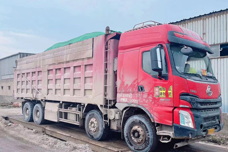 載重貨車.jpg 載重貨車.jpg