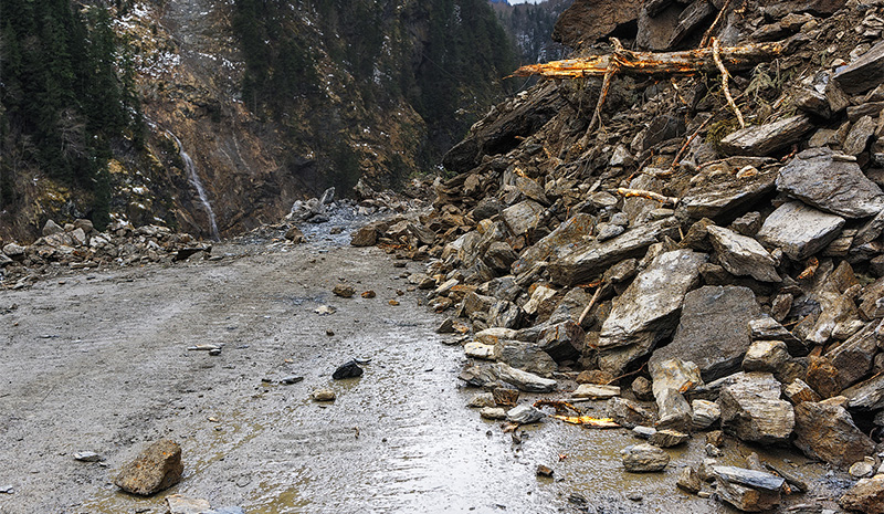 邊坡垮塌.jpg 邊坡垮塌.jpg