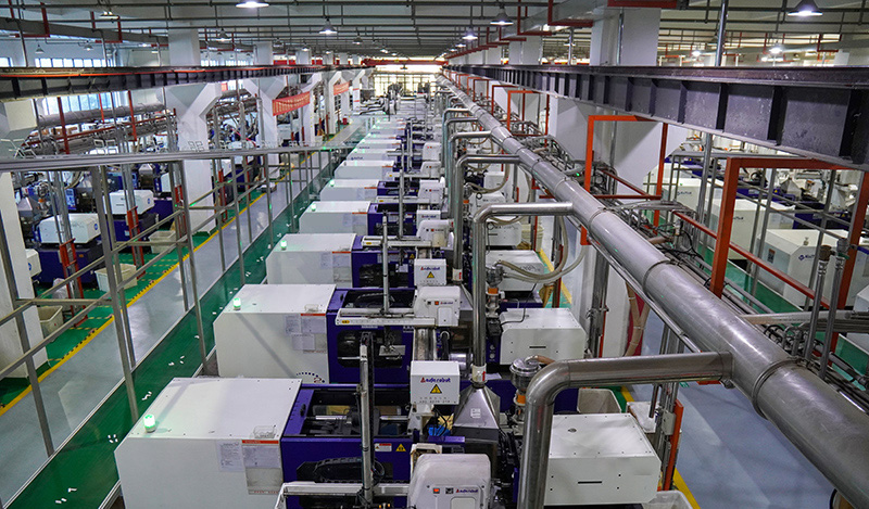 注塑機生產線.jpg 注塑機生產線.jpg