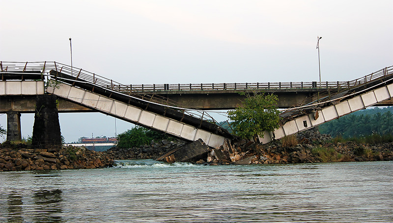 橋梁倒塌.jpg 橋梁倒塌.jpg