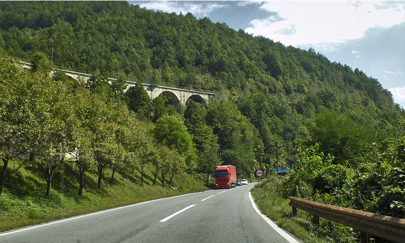 山區(qū)高速公路.jpg 山區(qū)高速公路.jpg