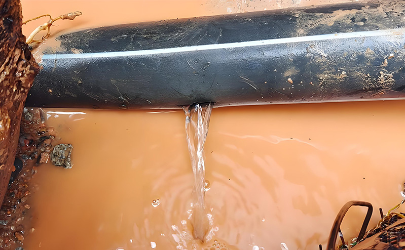 管網破損漏水.jpg 管網破損漏水.jpg
