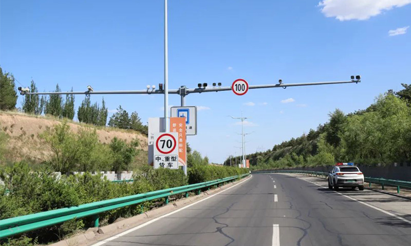 交通測速桿.jpg 交通測速桿.jpg