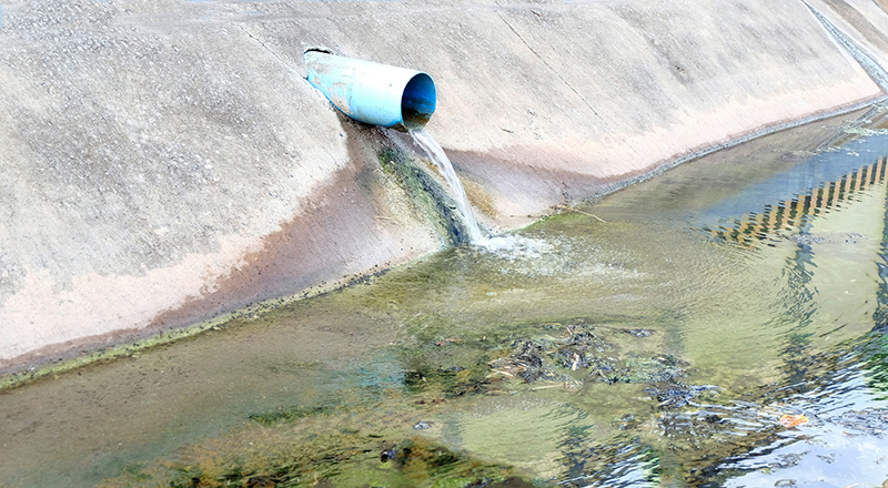 污水排放.jpg 污水排放.jpg